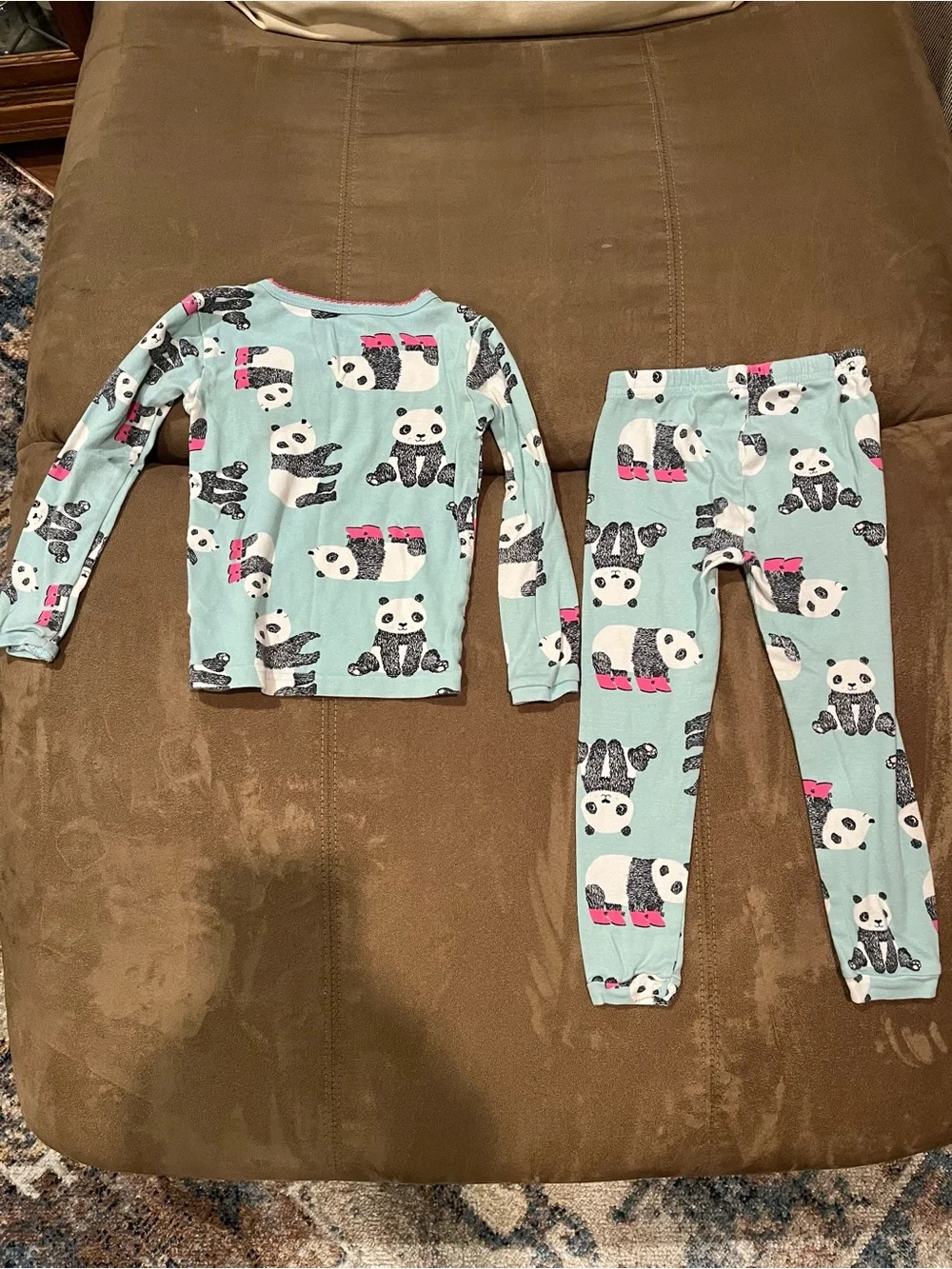 Girls lot of 3T clothing. Shirts, pjs, leggings/pants.